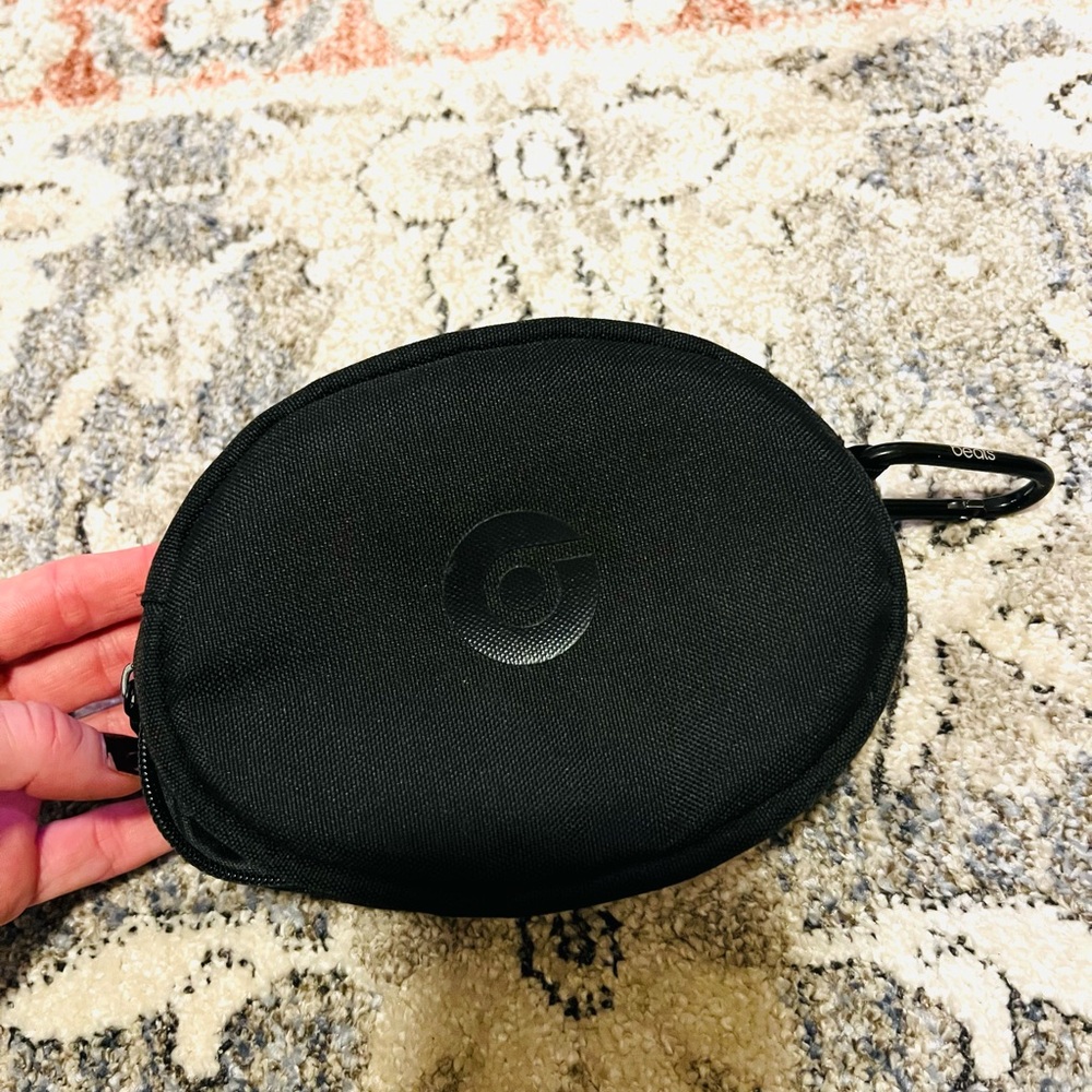Beats By Dr Dre Black on Black Zipper Headphones Carrying Soft Bag Pouch
